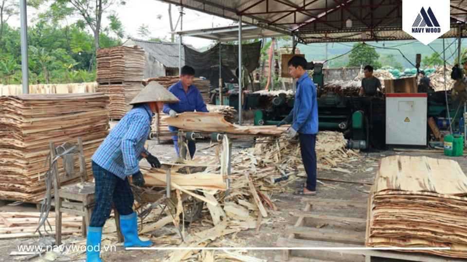 Bước 3. Bóc ván gỗ