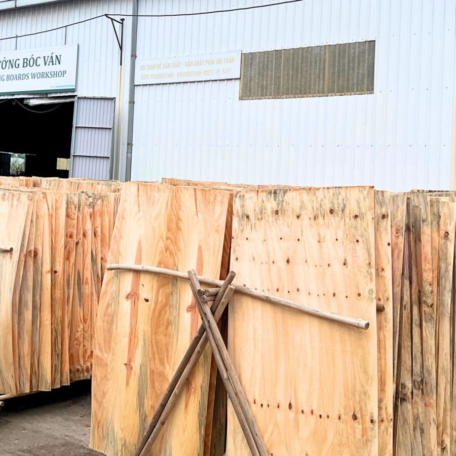 Xưởng bóc ván